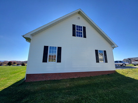 Why hiring a pressure washing company matters for delicate exterior surfaces